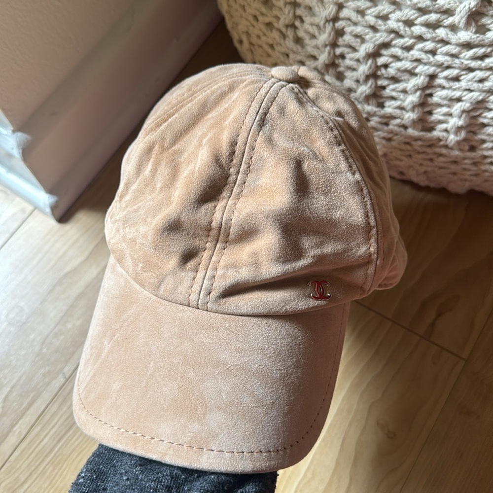 Chanel Suede Goatskin CC Cap - Picture 4 of 7